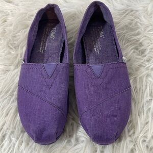 TOMS Shoes Women's Size 5 Classic Slip On Purple Canvas  Flats